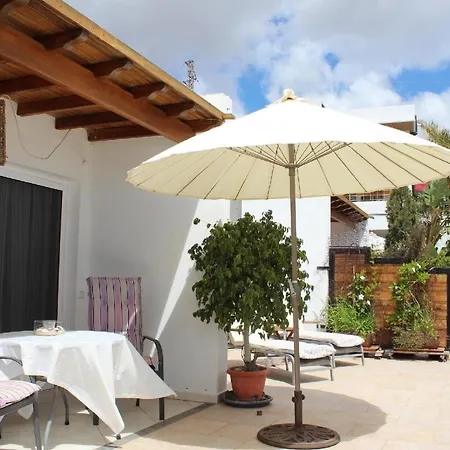 Ferienhaus Aus Zwei Wohneinheiten Bestehend Mit Beheiztem Pool Und Terrasse شقة *